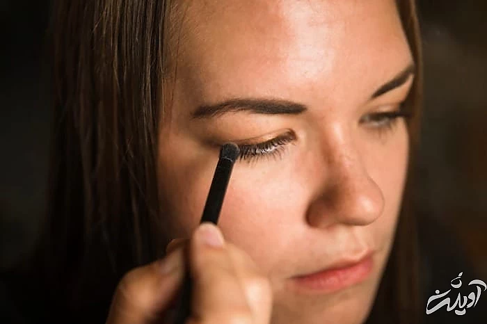 سایه مناسب چشم های پف دار سایه زدن